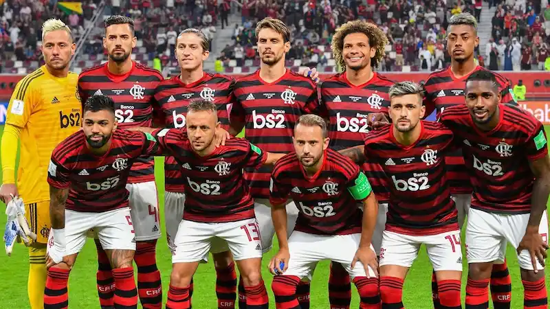 Foto de todo el equipo de Flamengo antes de iniciar un partido