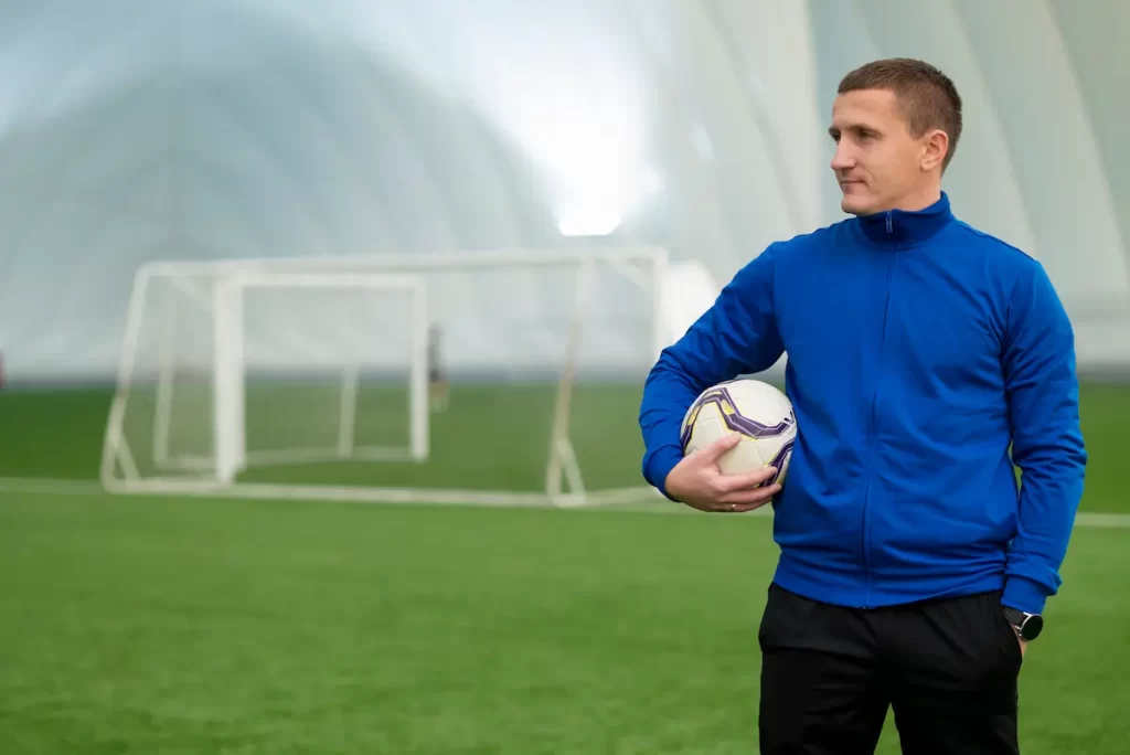 Errores arbitrales que generan la percepción de repetición en el fútbol actual