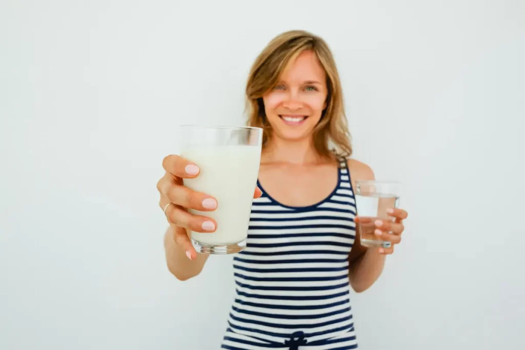 que es el kéfir bebida fermentada saludable en vaso