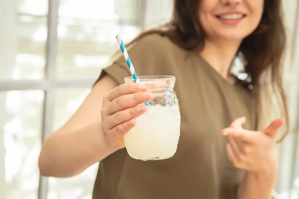 que es el kéfir bebida fermentada natural en vaso