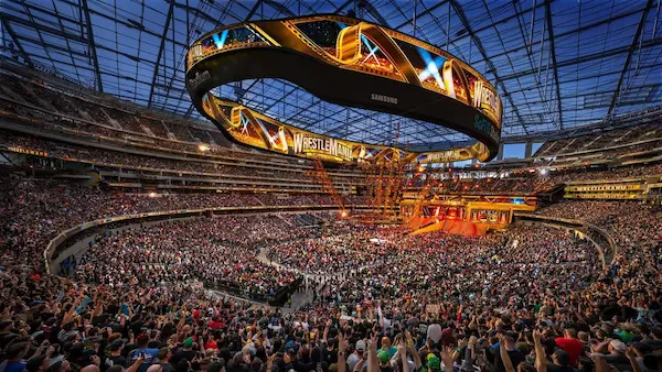 escenario de WWE eventos como WrestleMania con público masivo