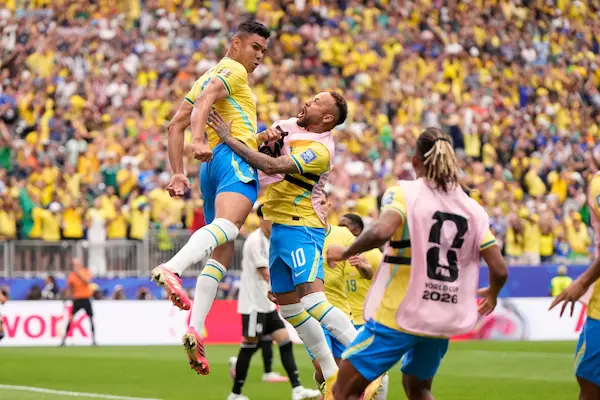 Brasil en el Mundial demuestra carácter en un partido lleno de emociones