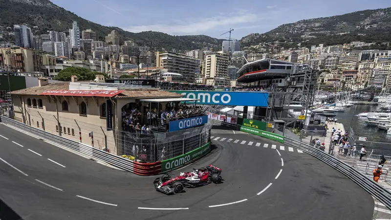 vista desde arriba de la pista de carrera