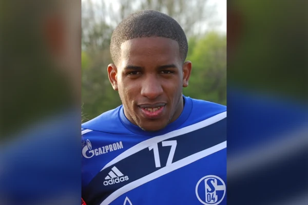 Jefferson Farfán con la camiseta del Schalke 04