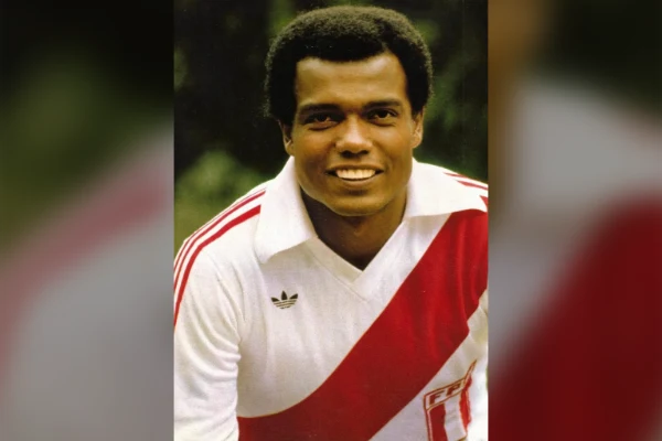 Teófilo Cubillas con la camiseta de Perú en 1978